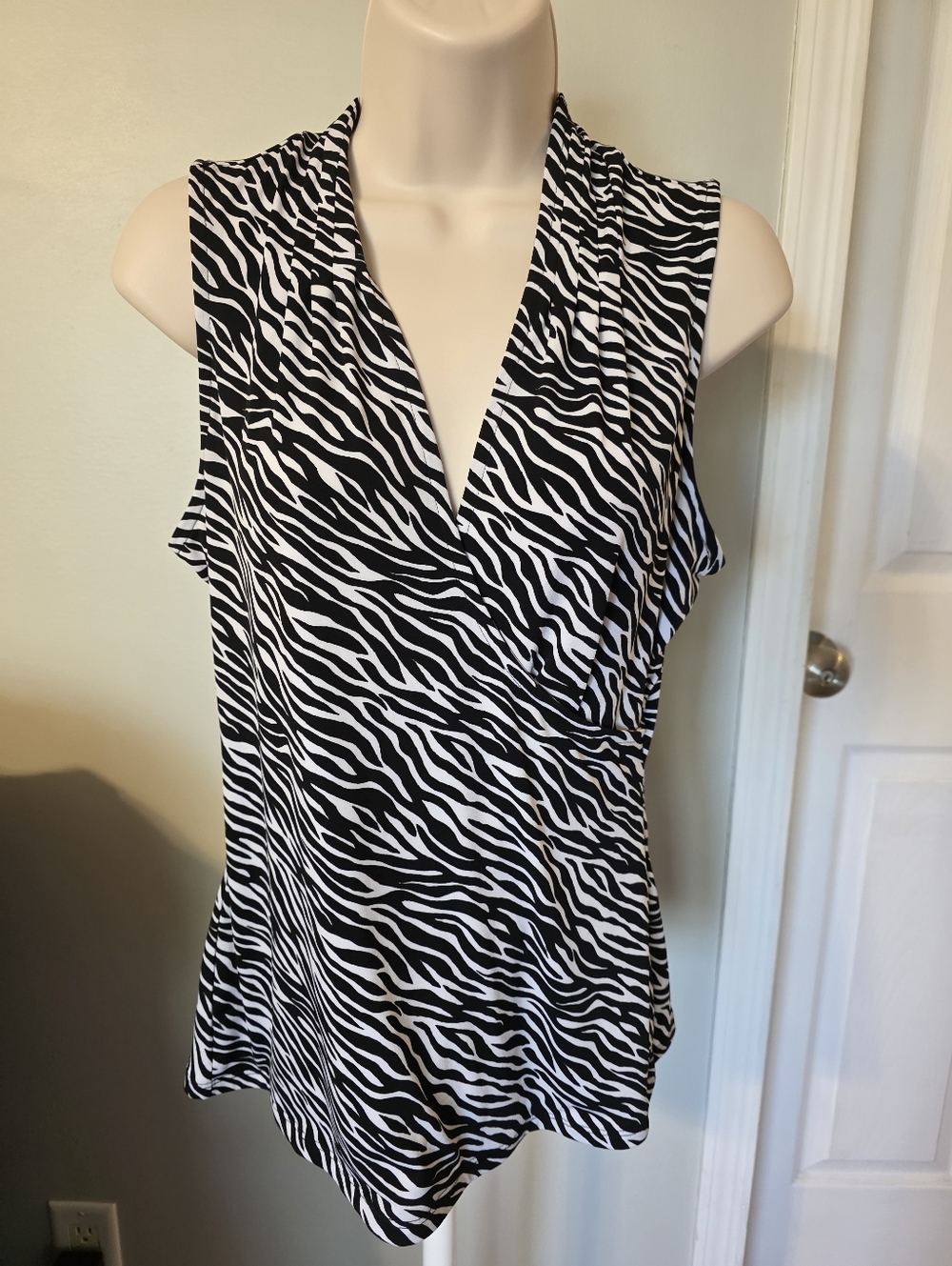 White House Black Market Sleeveless Top